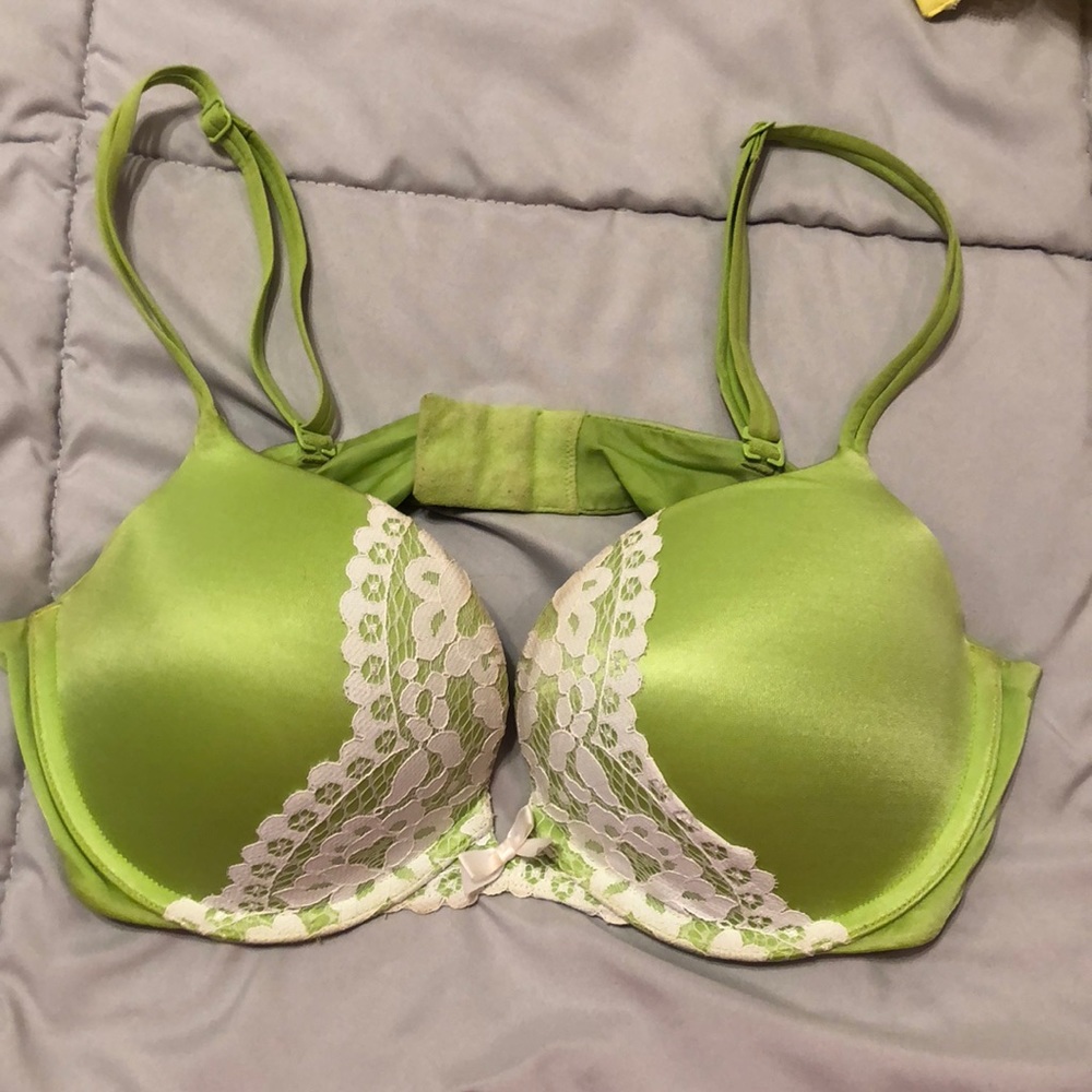 Victoria’s Secret very sexy push-up. 36C